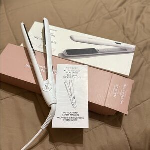 White Flat Iron Hair Tool